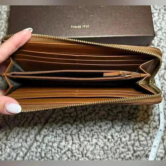 Auth Gucci Zippy Wallet - Metallic Beige Brown Canvas - Picture 5 of 7